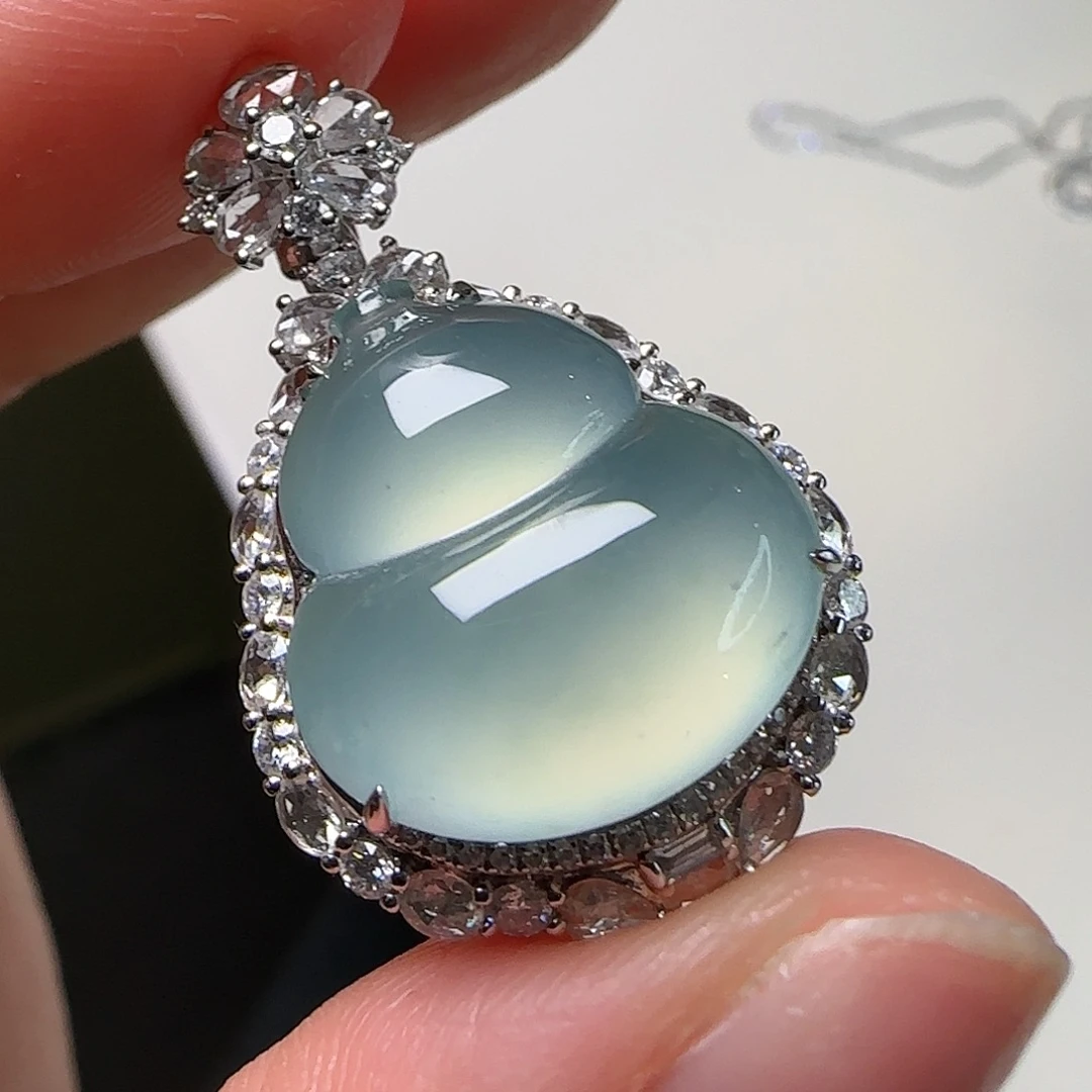 翡翠18K金镶嵌颈饰天然翡翠