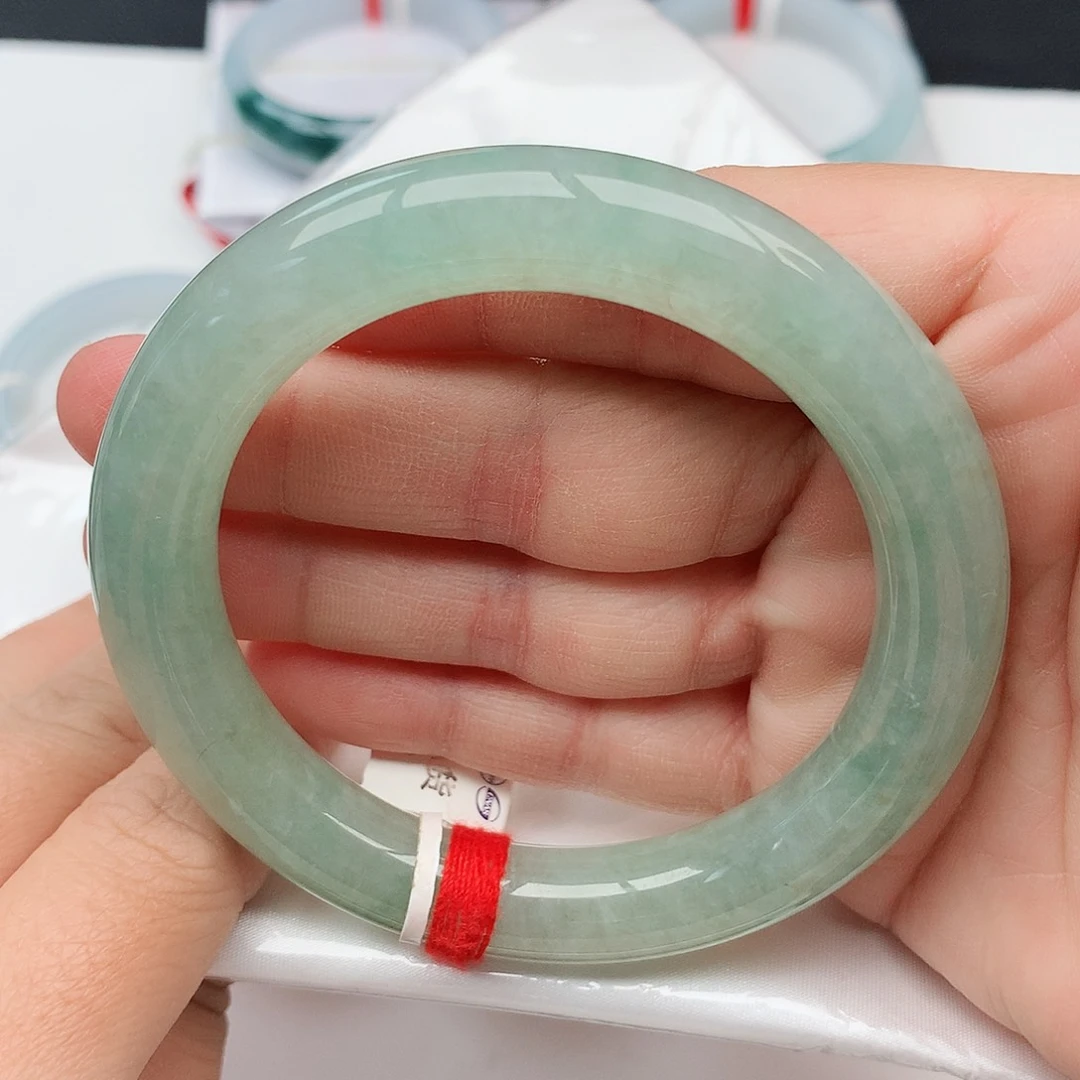 翡翠手镯未镶嵌天然翡翠