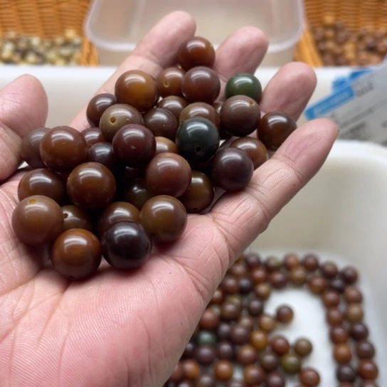 吊坠白玉菩提精品13.7深焦糖圆珠60颗