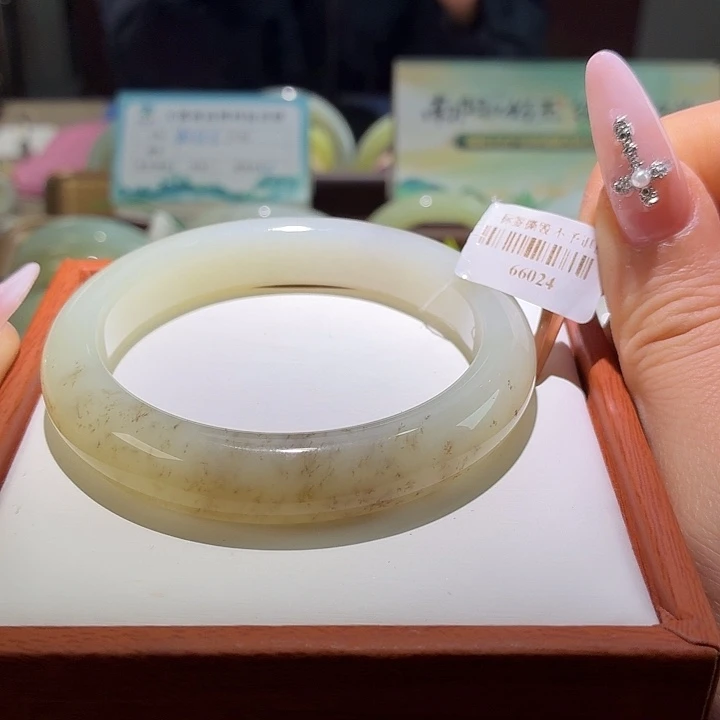 和田玉未镶嵌手镯2