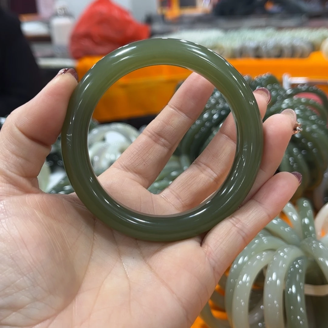 和田玉手镯未镶嵌?**天