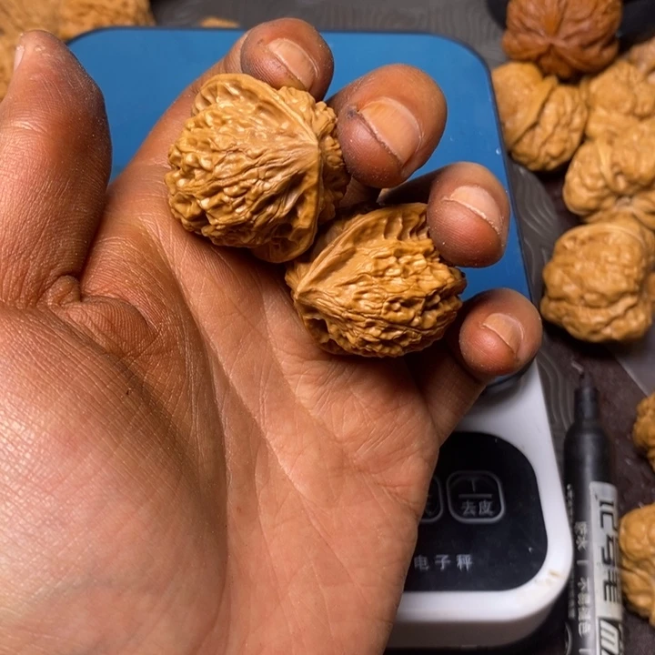 33.5全品金牛文玩核桃