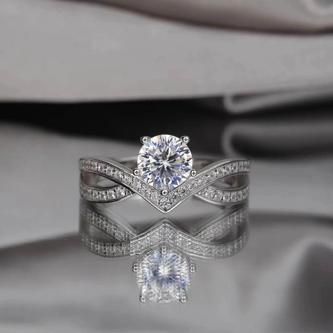 925银莫桑石戒指 【爱翼皇冠】正品莫桑石豪镶时尚款合成碳硅石钻戒