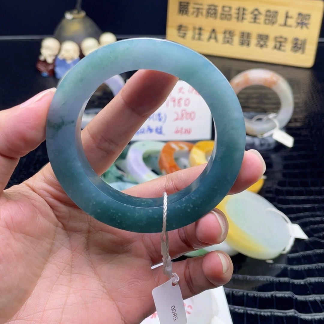 定制翡翠未镶嵌爱****?