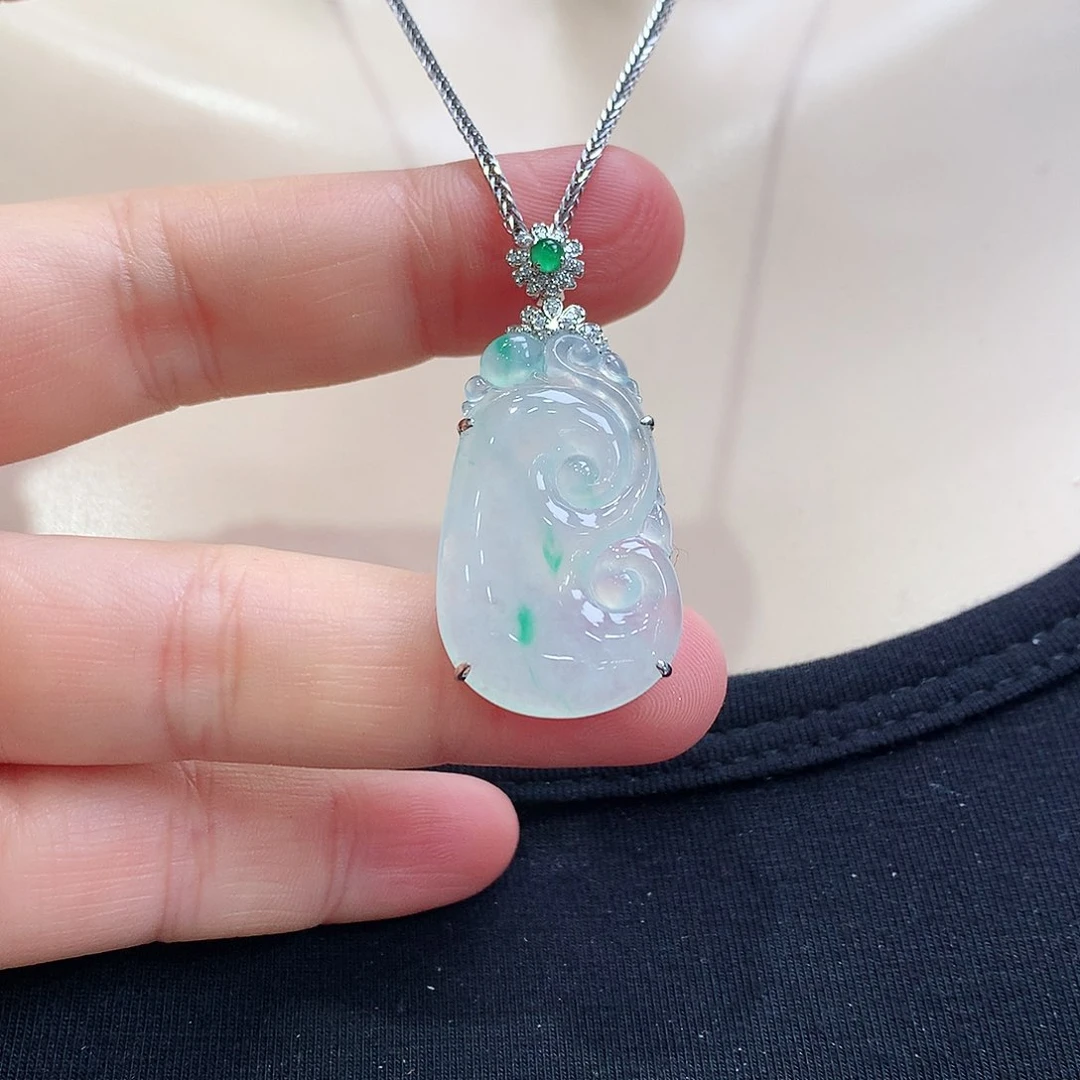 翡翠颈饰18K金镶嵌吉*儿如意