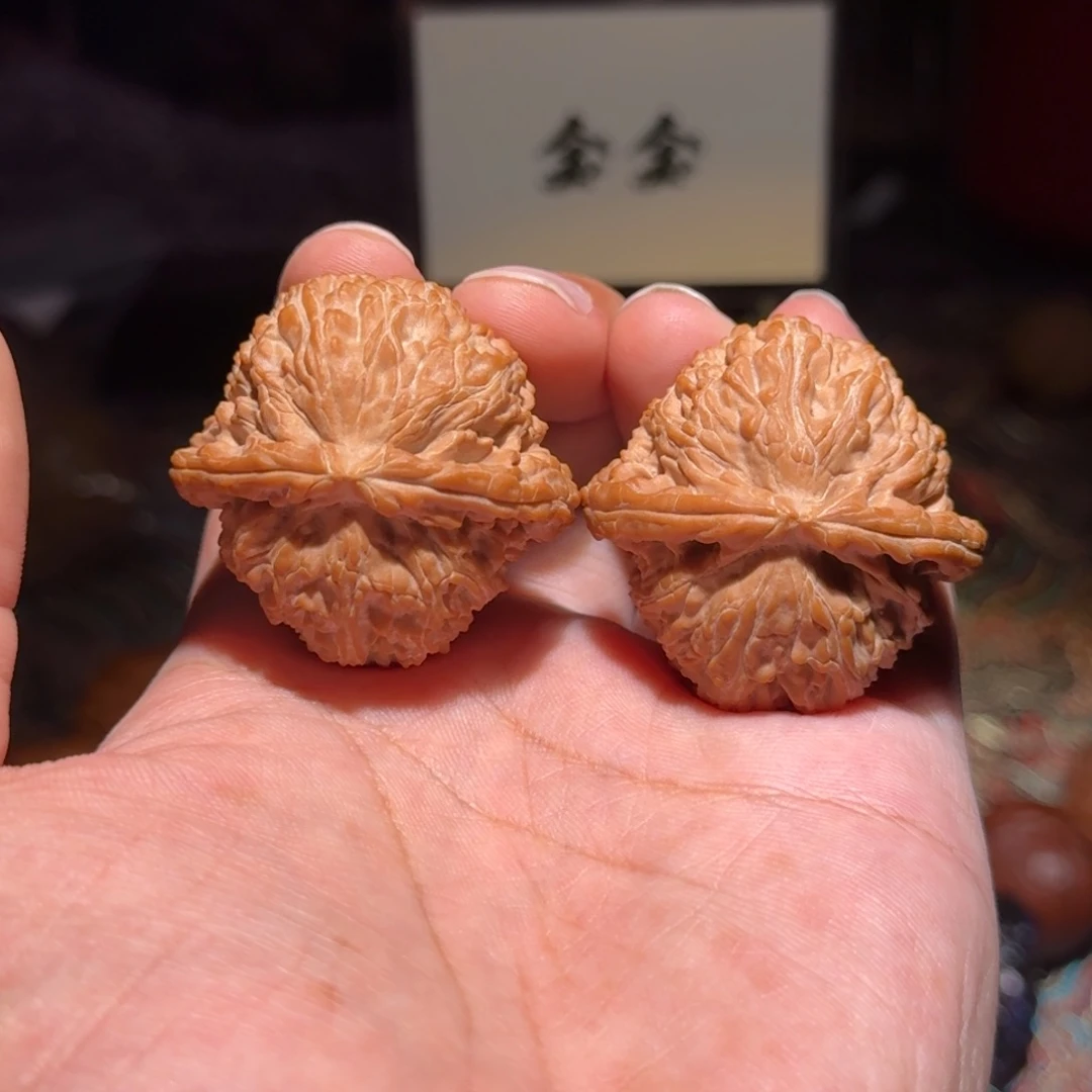 文玩核桃把件1812球白，尺寸40 39 34