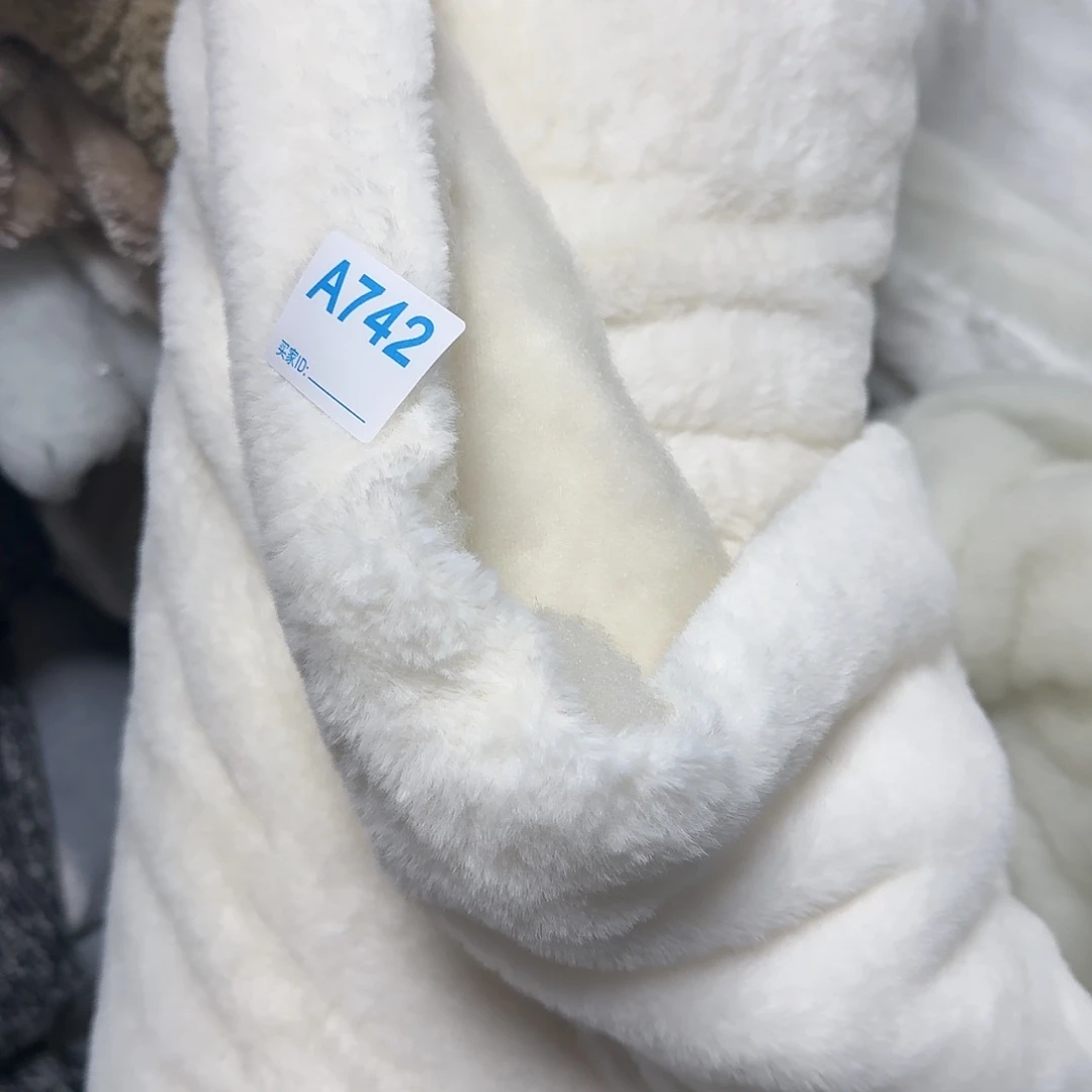 白色高密兔毛加棉16元2米742