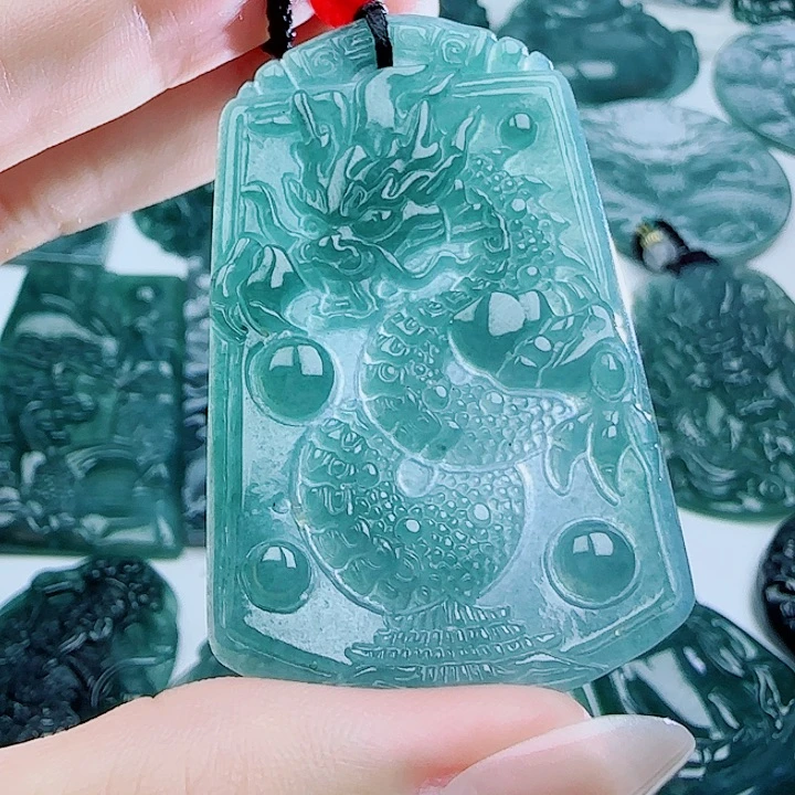翡翠未镶嵌颈饰多样性发货天然的A货翡翠