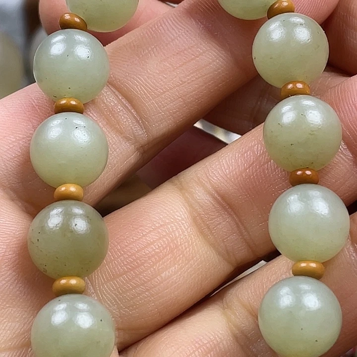 上***水和田玉（糖玉）未镶嵌颈饰