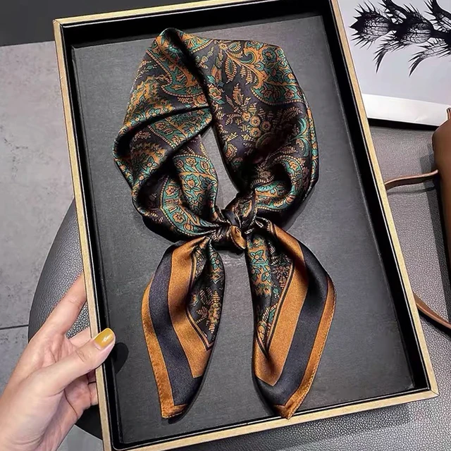 丝巾女2024新款腰果花咖色高级感春秋百搭护颈围脖妈妈款小方巾