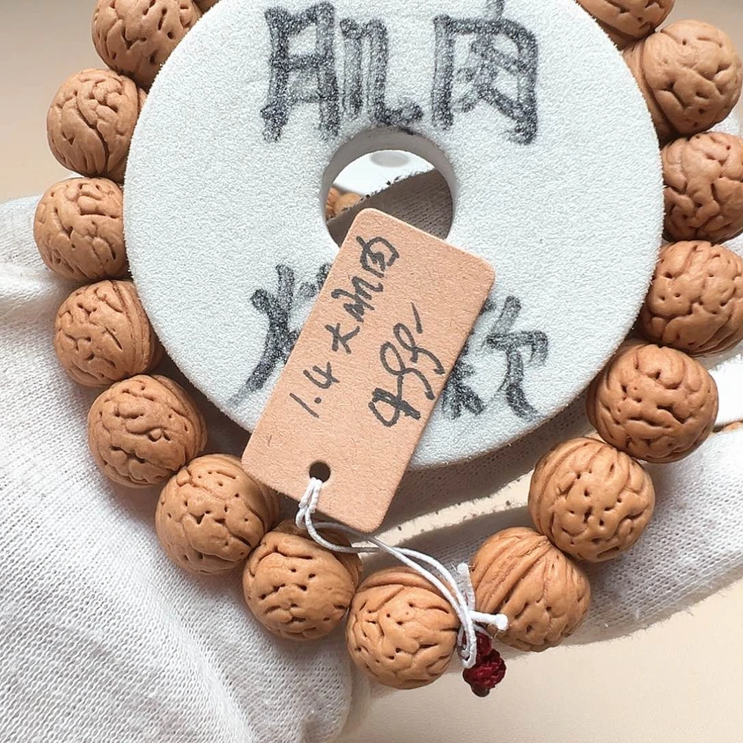 郎****手串桃核1.4红皮大肌肉精品