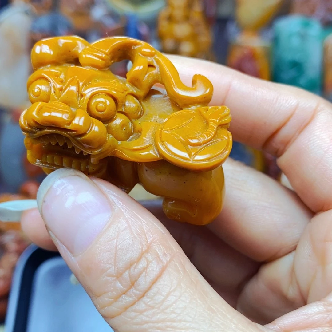 石英质玉(黄龙玉)未镶嵌颈饰