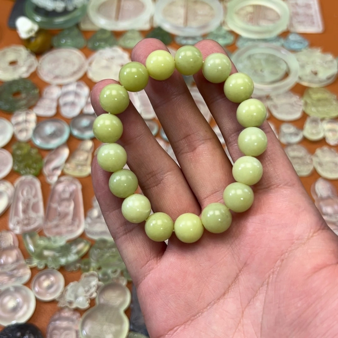 蛇纹石玉未镶嵌颈饰