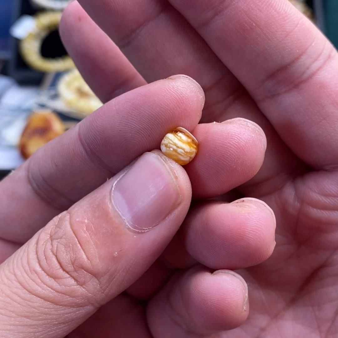 裸石蜜蜡未镶嵌千层雪沁色金虎老型7.8×6.8mm