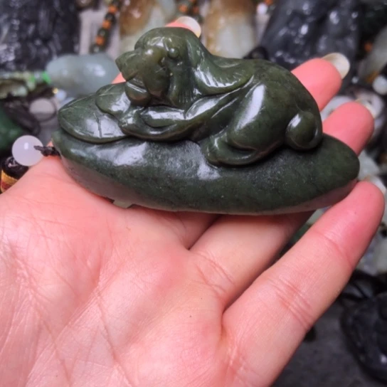 和田玉未镶嵌把件