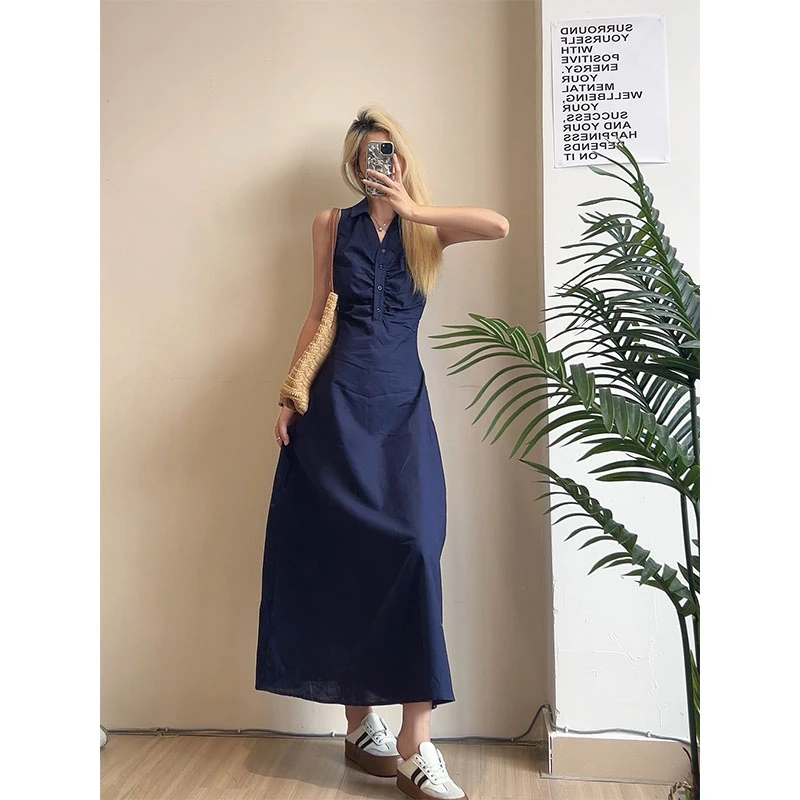 法式V领扭结褶皱挂脖连衣裙女夏季2025新款收腰垂感显瘦复古长裙