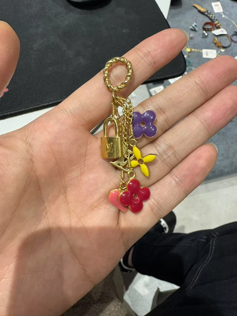 99新 LouisVuitton/路易威登 老花 挂件