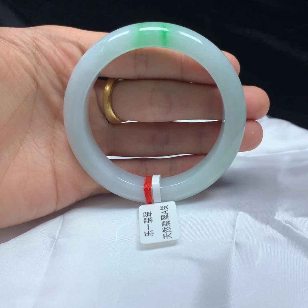 翡翠未镶嵌手镯（圆镯）54.7