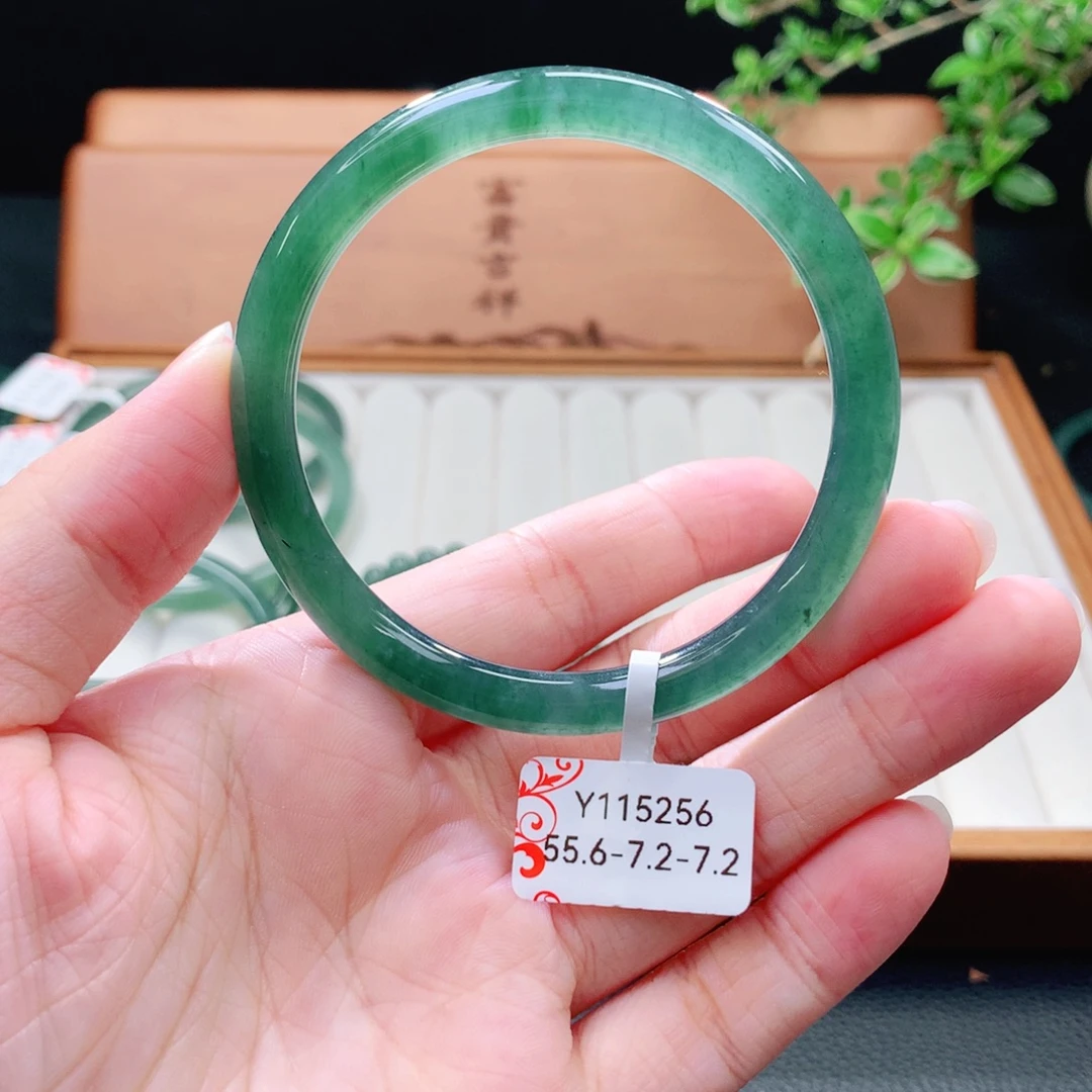 未镶嵌手镯（圆镯）翡翠
