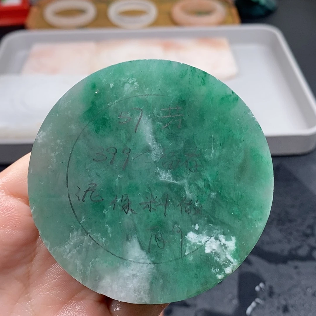 【闪购商品】未镶嵌手镯石英质玉?**定制