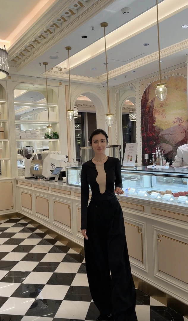 2512036【壁虎姐】GECKO秋冬新款 黑色拼接长袖圆领连体衣打底T恤