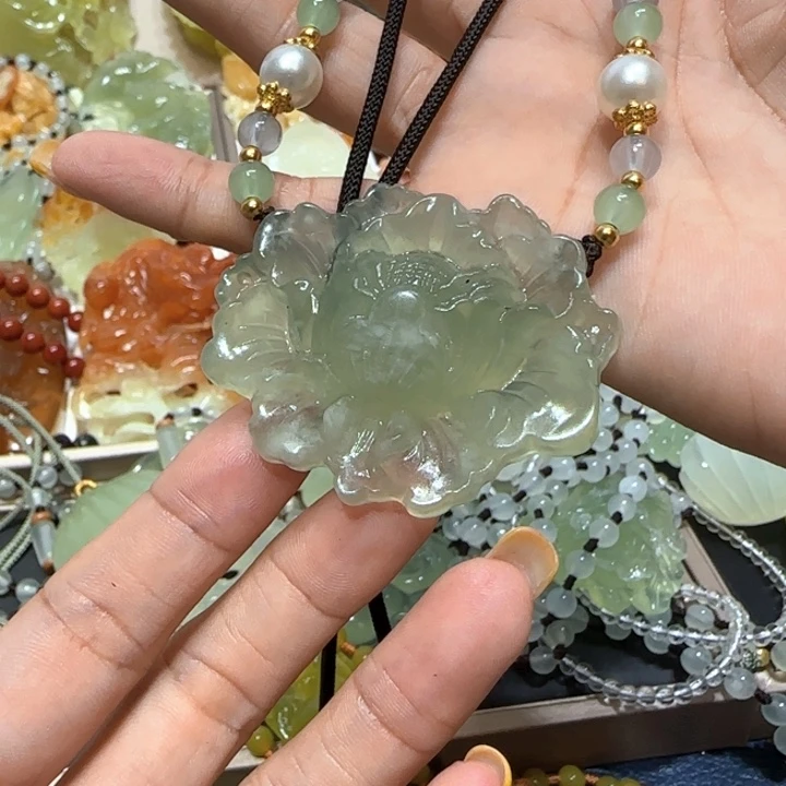 未镶嵌蛇纹石玉吊坠