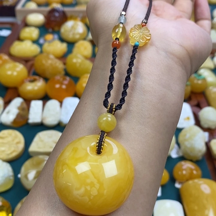 琥珀未镶嵌裸石鸡油黄公主扣