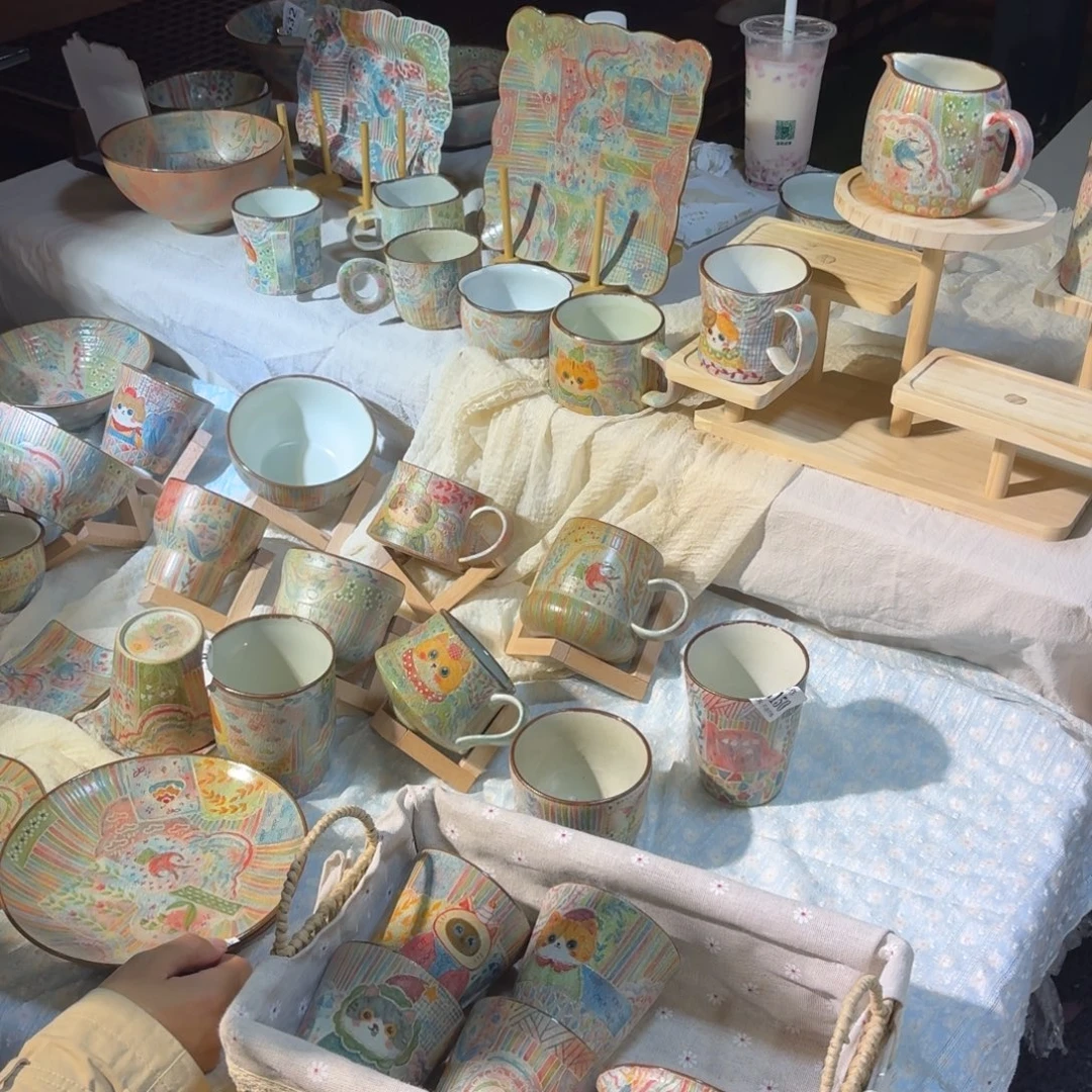 摆件陶瓷陶瓷摊位图陶瓷