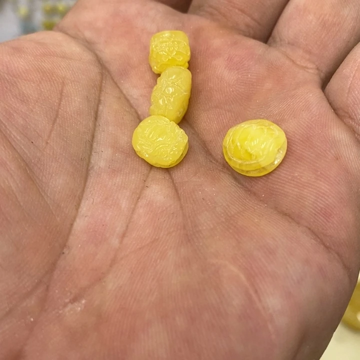 蜜蜡未镶嵌裸石吊坠