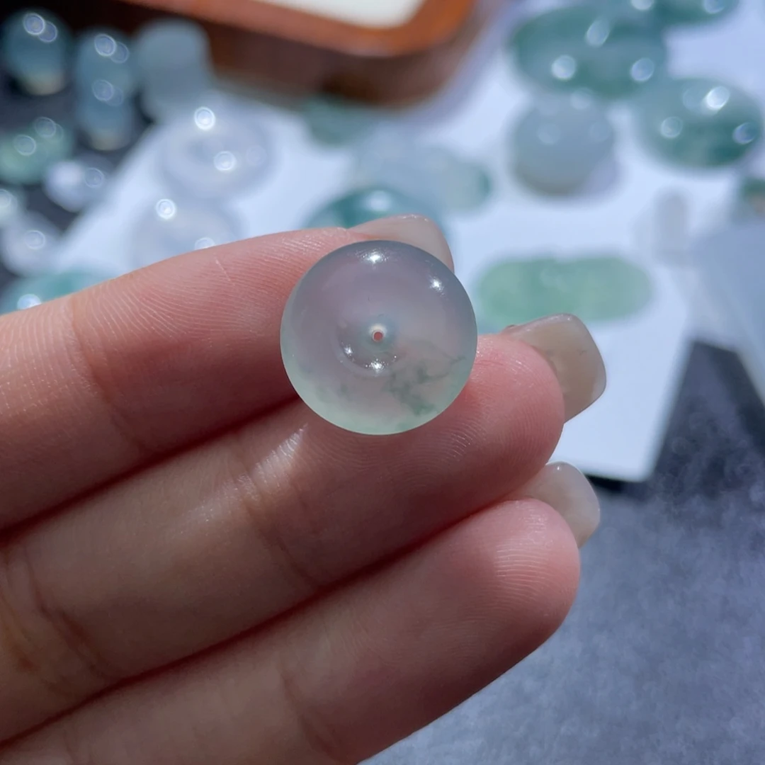 定制翡翠未镶嵌扣