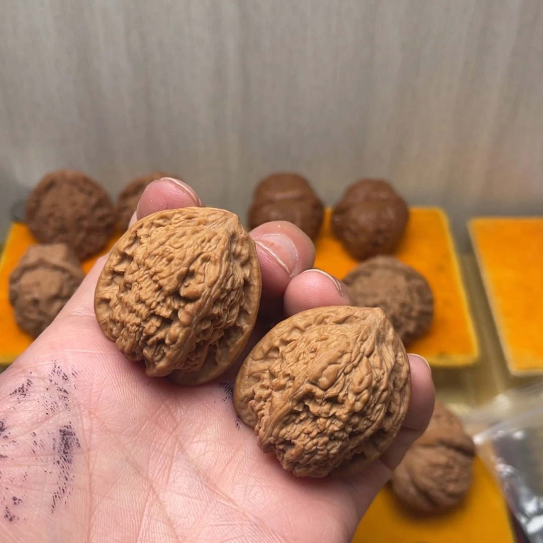 文玩核桃把件特价蚂蚁沟狮子头