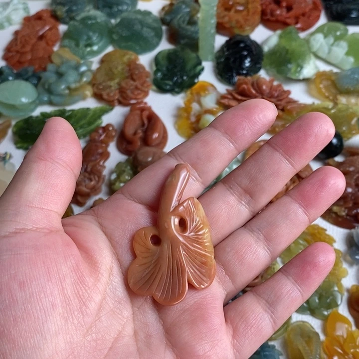 蛇纹石玉颈饰未镶嵌