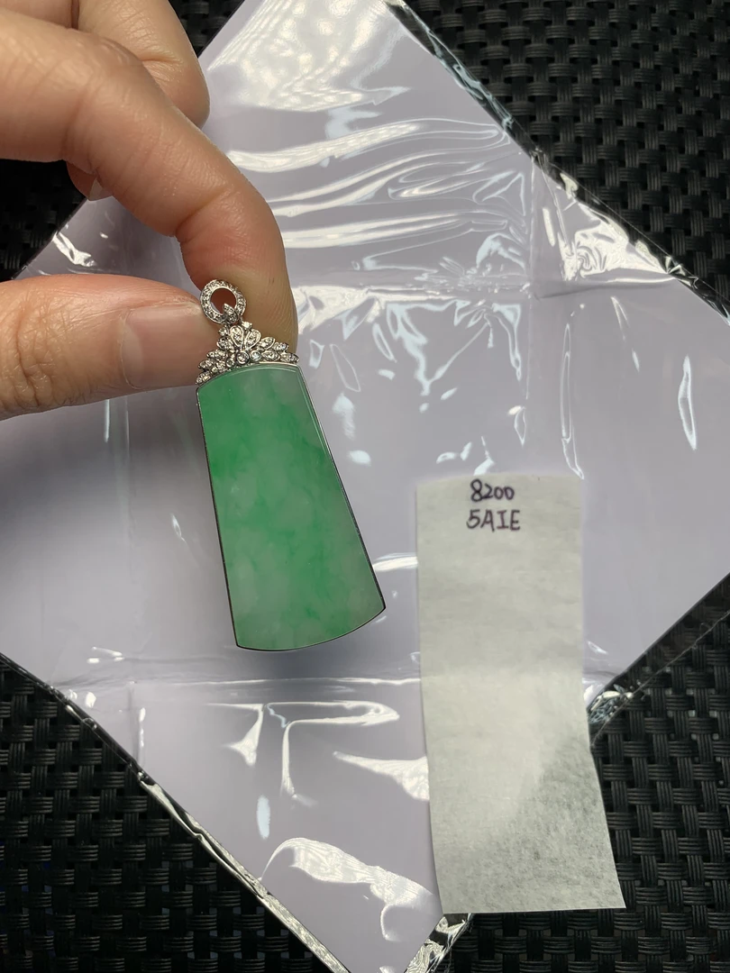 天然缅甸翡翠A货18K金镶嵌 5AIE