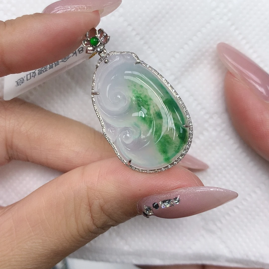 颈饰18K金镶嵌翡翠