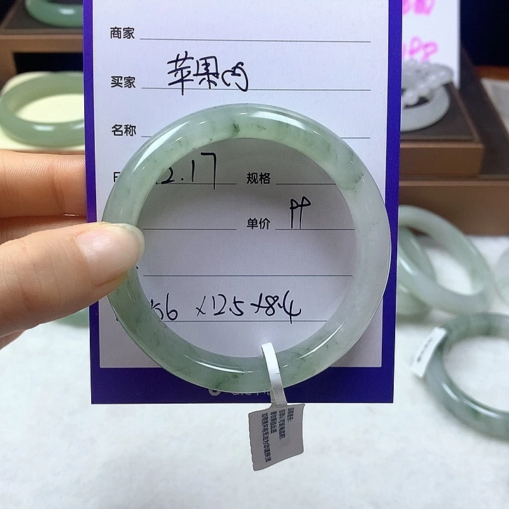 未镶嵌手镯石英质玉