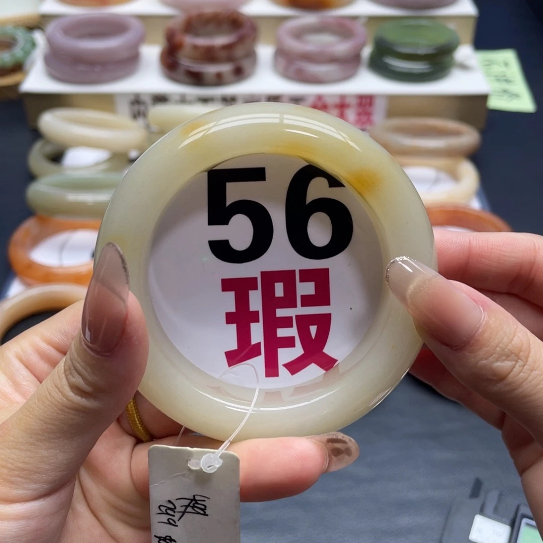 未镶嵌手镯石英质玉