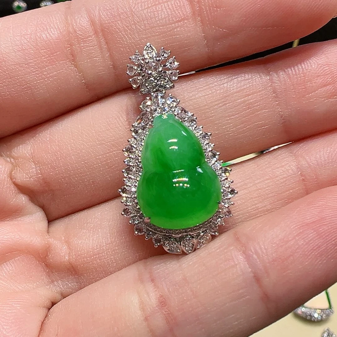 翡翠颈饰18K金镶嵌葫芦吊坠