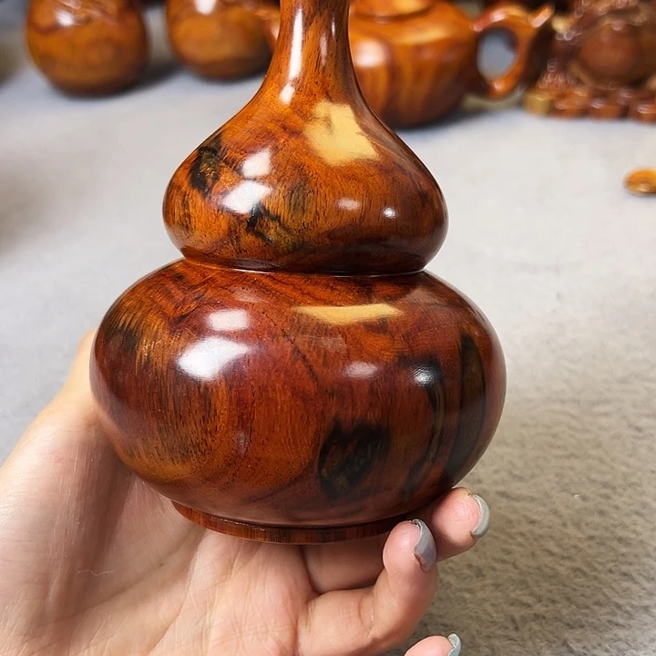 张*兴老挝大红酸枝葫芦一个