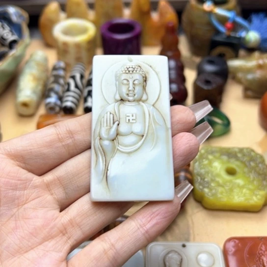 蛇纹石玉未镶嵌颈饰