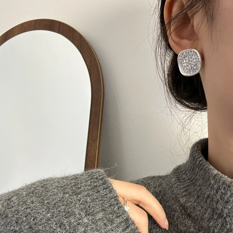 铜合金仿水晶耳饰 百搭波浪圆形气质重工大耳钉银针 轻奢简约耳环