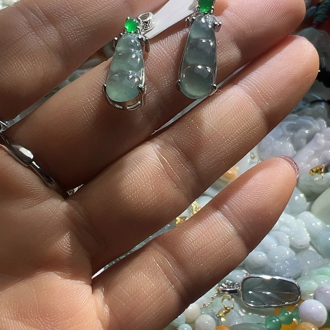 翡翠未镶嵌颈饰富贵