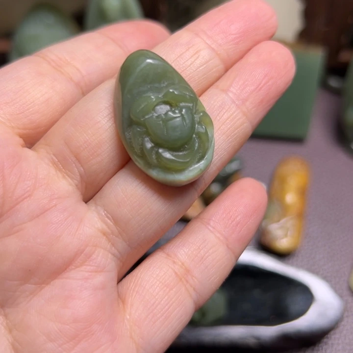 颈饰未镶嵌岫岩河磨玉（透闪石质玉）