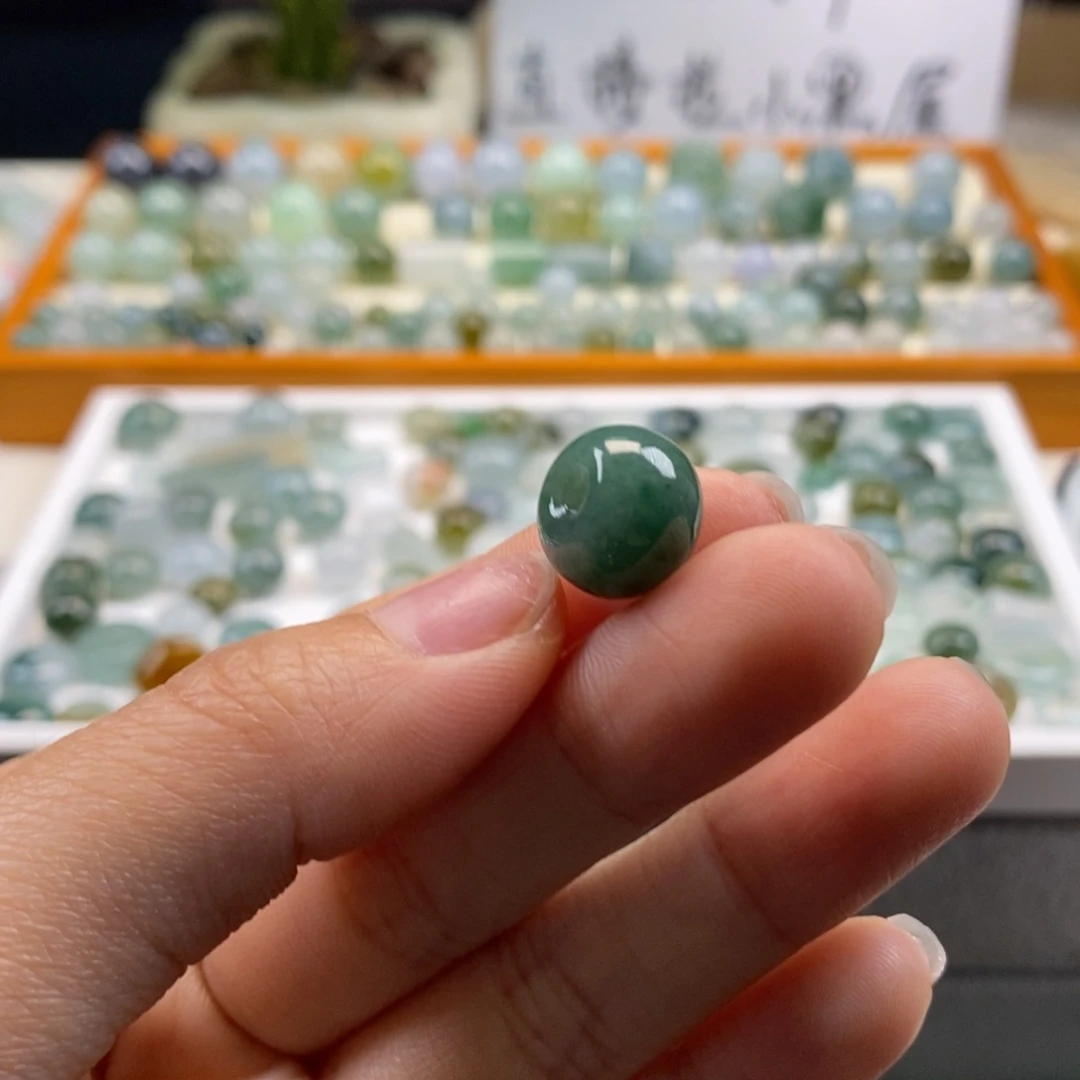 翡翠散珠。****。天然翡翠12.6×9.4