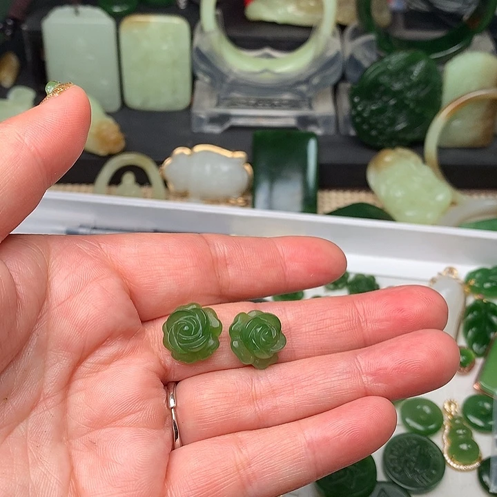 和田玉颈饰未镶嵌大**?