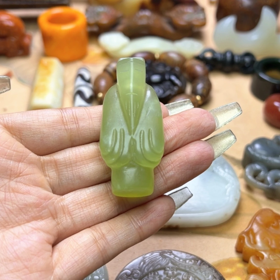 【闪购商品】蛇纹石玉颈饰未镶嵌