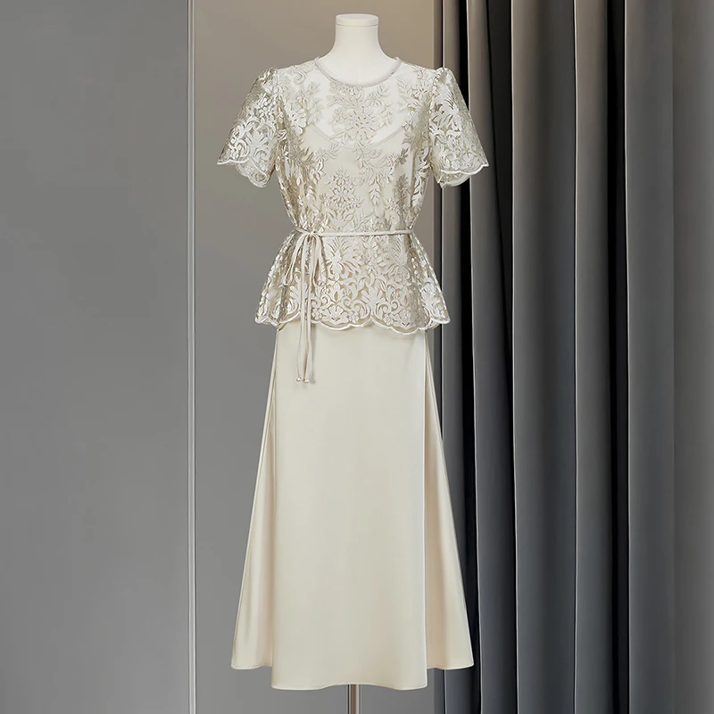 她池2025夏季新款女装蕾丝绣花上衣搭吊带连衣裙两件套T52Q1755NA