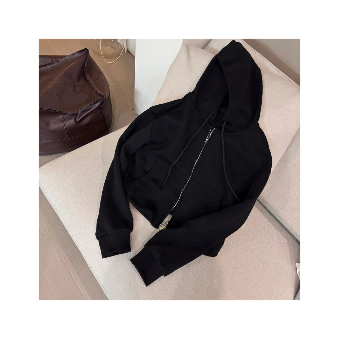 小短款双拉链戴帽黑卫衣