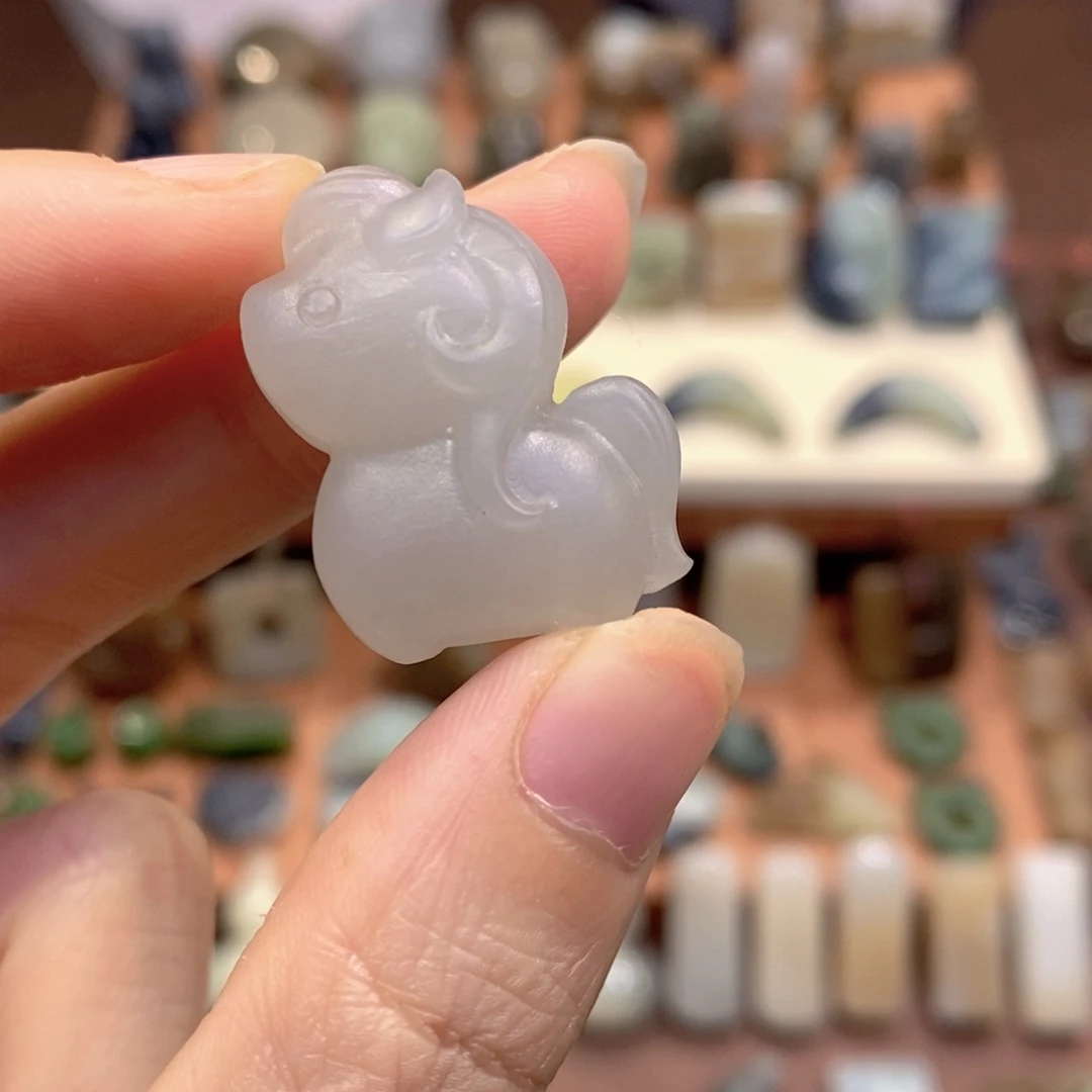 顺***利和田玉未镶嵌颈饰