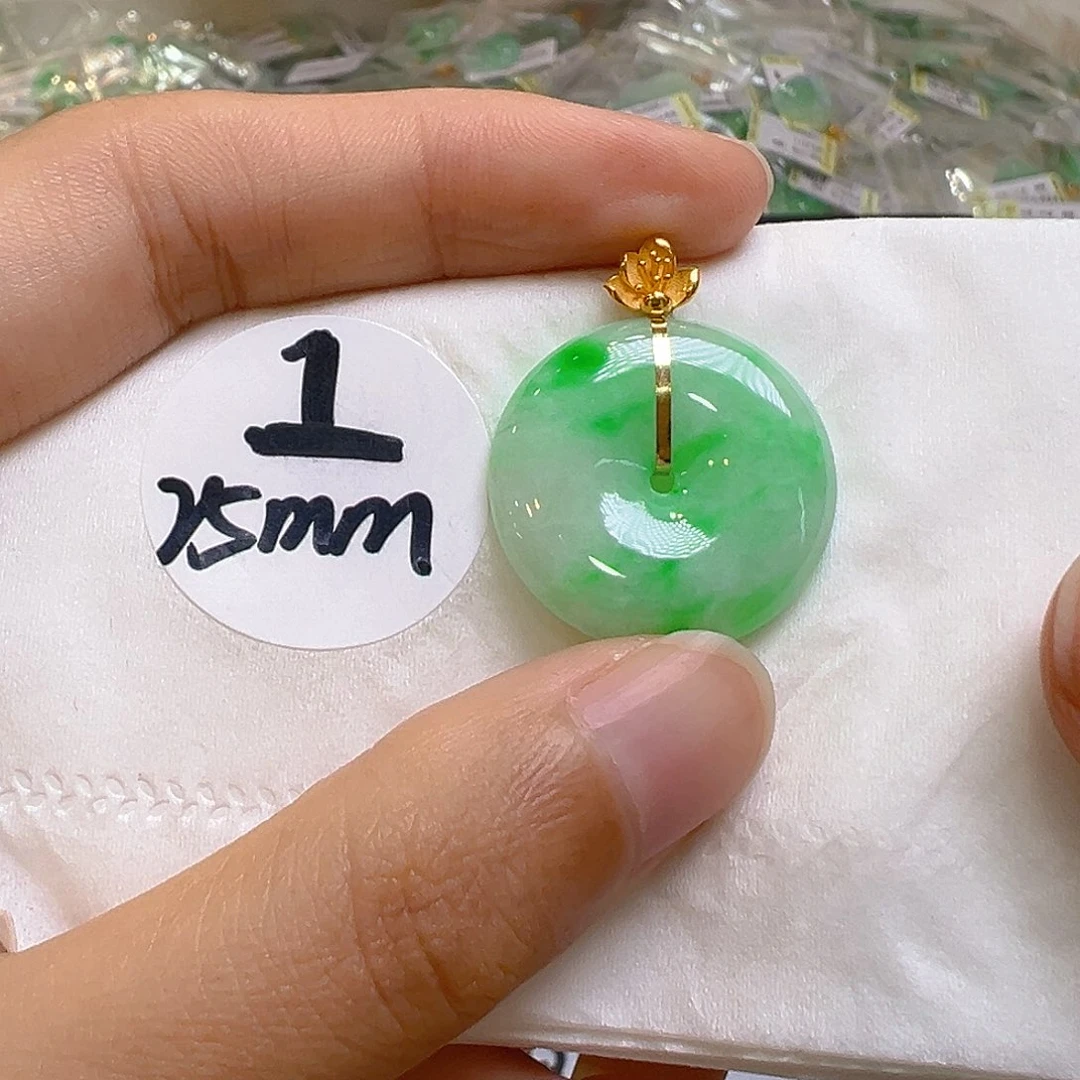 翡翠18K金镶嵌颈饰翡翠