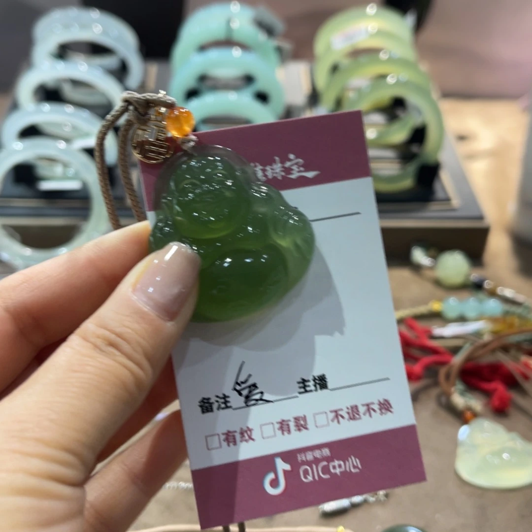 蛇纹石玉手镯未镶嵌爱****?